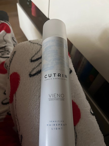 Cutrin  vieno hajusteeton kevyt hiuskiinne