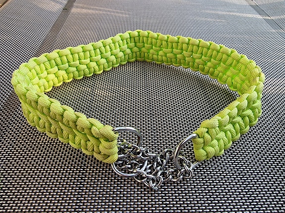 Puolikuristava paracord panta