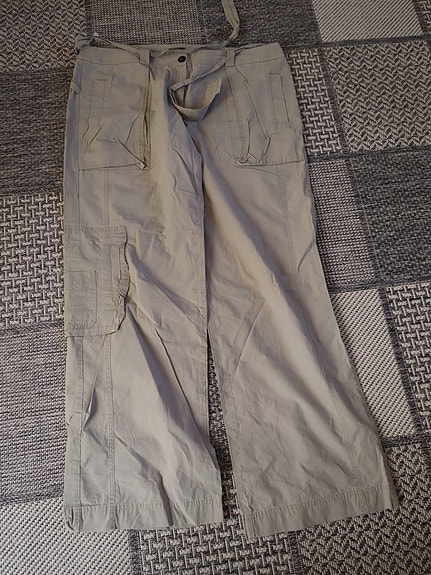 Naisten housut koko 46