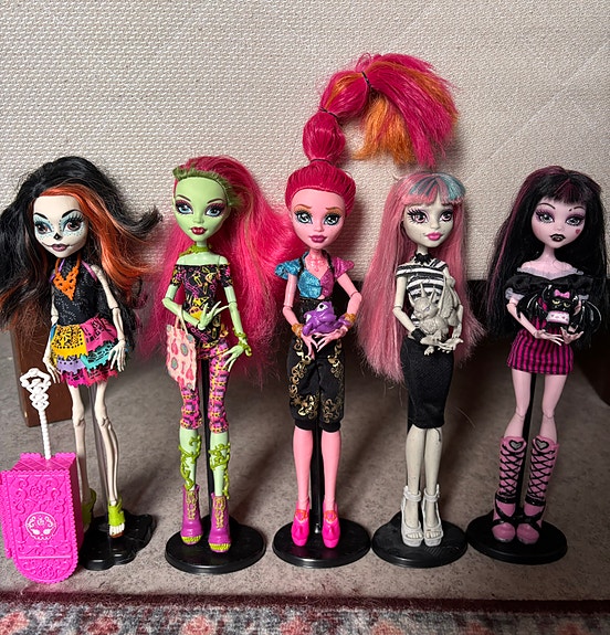 Monster high G1 nukkeja