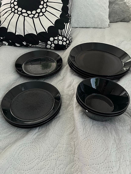 Musta Iittala teema