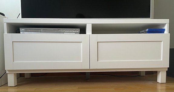 Valkoinen tv-taso