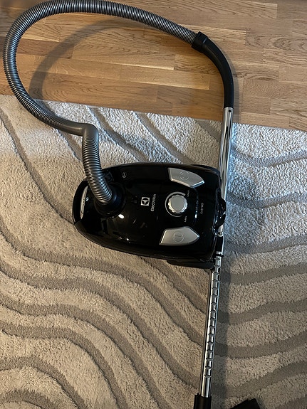 Electrolux pölynimuri musta