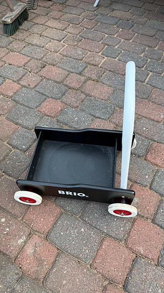 BRIO taaperokärry musta