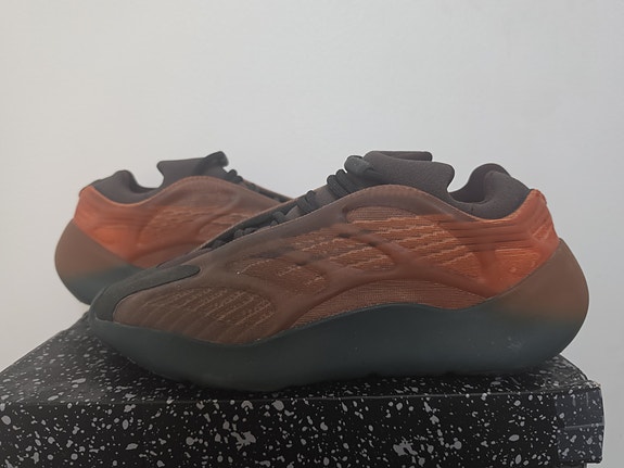 Adidas yeezy 700 v3 us11