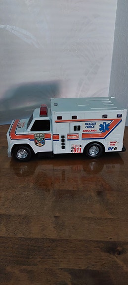 Ambulanssi leluauto