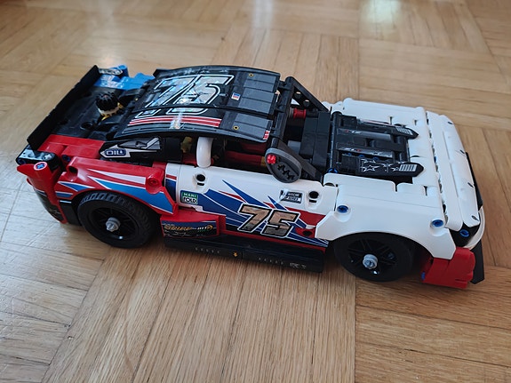 LEGO Technic 42153 NASCAR Next Gen Chevrolet Camaro + laatikko ja ohjeet