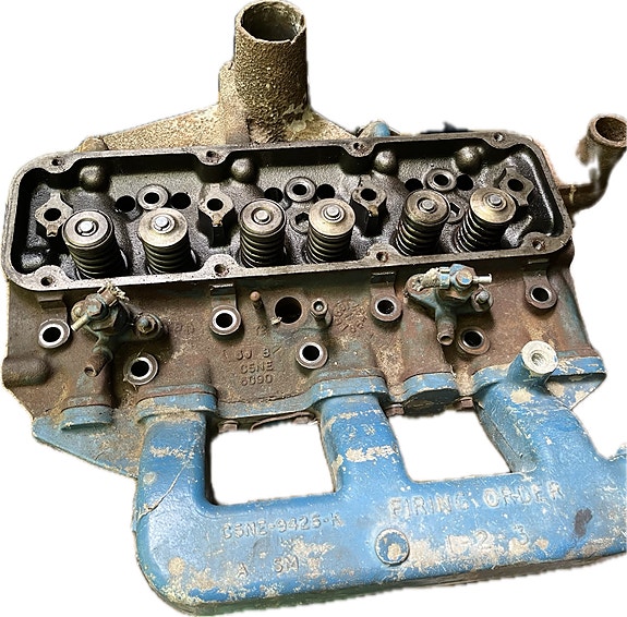 Ford 4000 traktorin sylinterin kansi