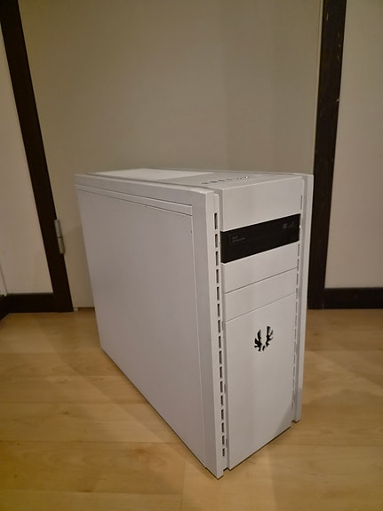 BitFenix Shinobi ATX Kotelo