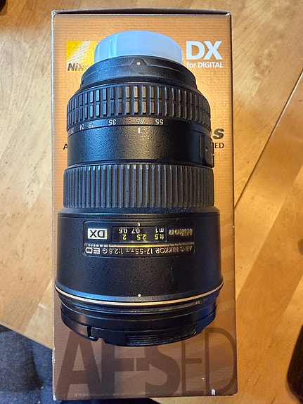 Nikon AF-S DX Zoom-Nikkor 17-55mm f/2.8G IF-ED objektiivi