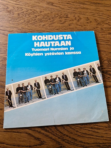 Tuomari Nurmio LP-levyt Kohdusta hautaan ja Maailmanpyörä palaa
