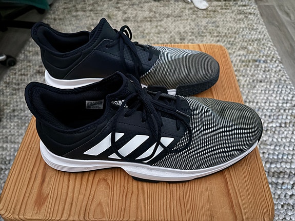 Adidas tenniskengät 46 2/3