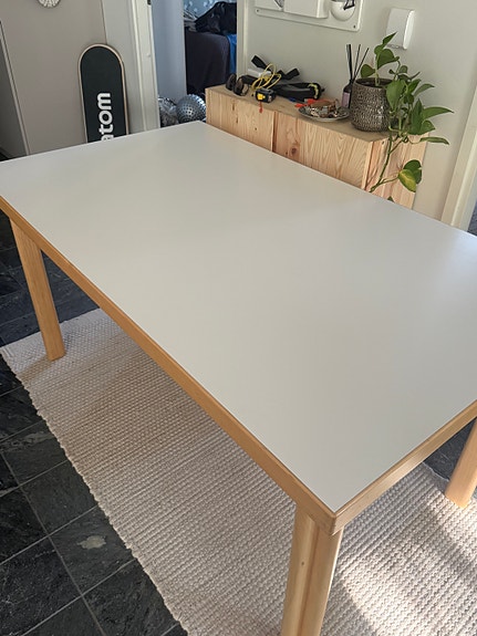 Artek ruokapöytä valkoinen kansi koivu