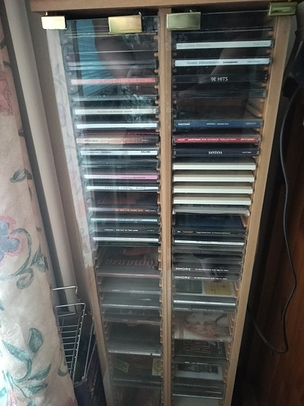 CD levy kaappi