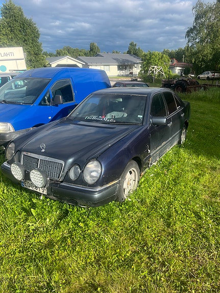 W210 puretaan osiksi