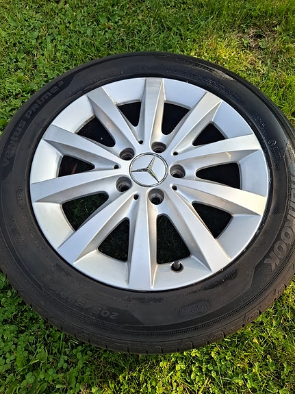 Mercedes Benz A180:n alkuperäiset vanteet