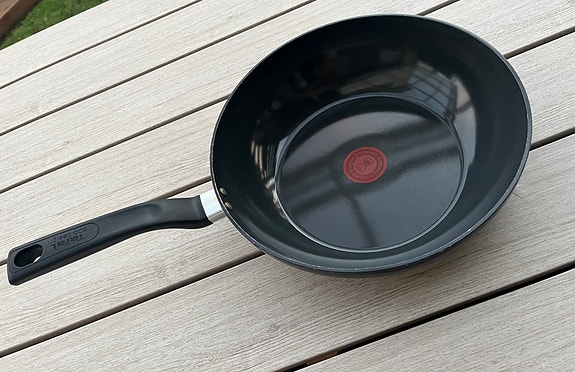 Tefal Change -sarjan paistinpannu, jonka halkaisija on 28 cm.