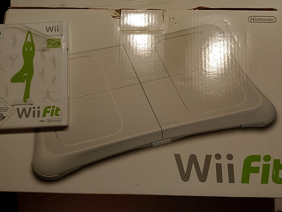 Nintendo Wii Fit tasapainolauta ja peli