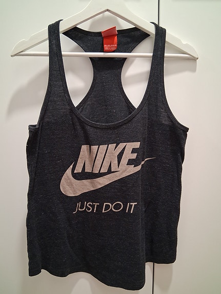 Nike toppi