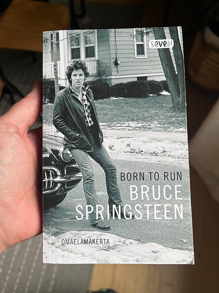 Bruce Springsteen Born to Run -kirja (suomennettu omaelämäkerta)