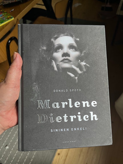 Donald Spoto: Marlene Dietrich – Sininen enkeli kovakantinen kirja