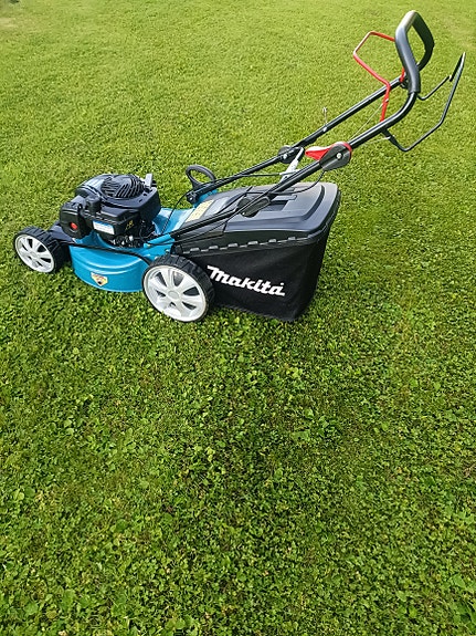 Makita vetävä ruohonleikkuri