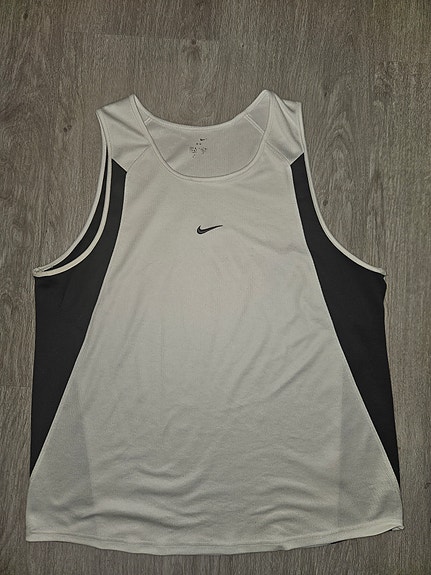 Nike hihaton T-paita