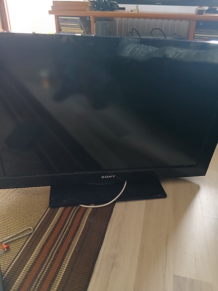 Myydään sony 42 tuumainen tv