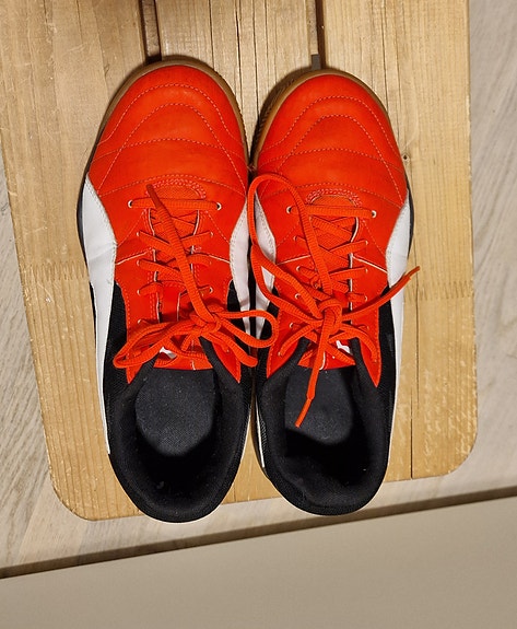 Puma miesten/ naisten sisäpelikengät, koko 42, erittäin hyväkuntoiset