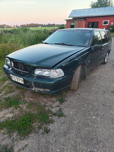 Volvo V70 farmari varaosiksi