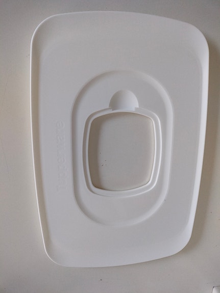 Tupperware astian reijällinen kansi