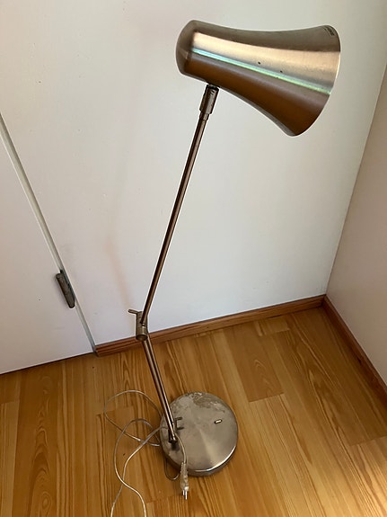 Desing pöytävalaisin