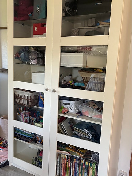 IKEA Bergsbo vitriinikaappi valkoinen lasiovilla