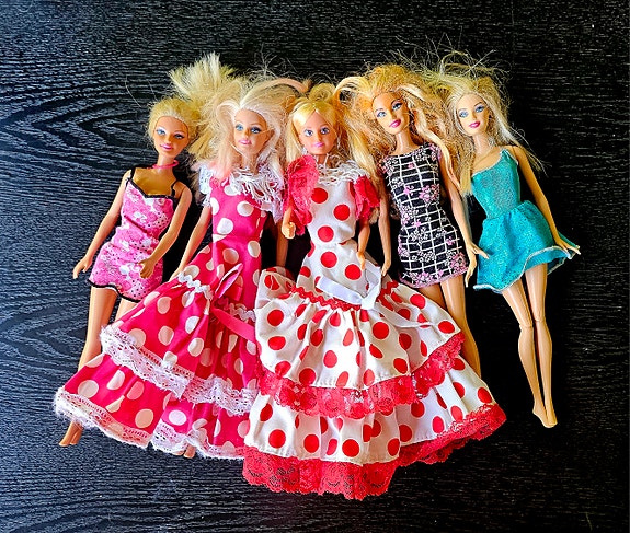 Barbie nuket vaatteilla, 5 kpl