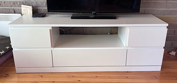 Ikean Malm tv-taso
