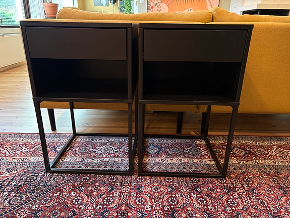 Ikea Vikhammer yöpöytä musta