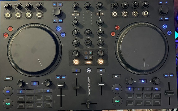 Native-Instruments Traktor MX2 Dj kontrolleri
