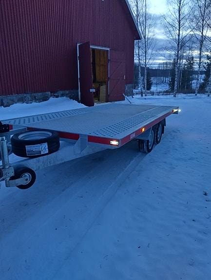 Auto/tavaran kuljetus traileri