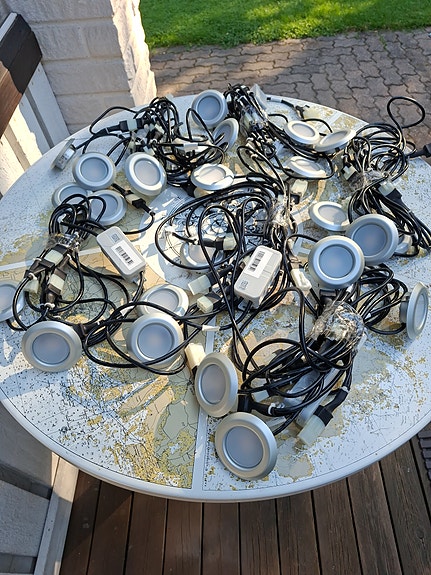 LED-upotettavat valaisimet ja muuntajat, useampi kappale