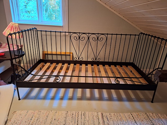 Metallinen sängynrunko (Ikea Meldal)