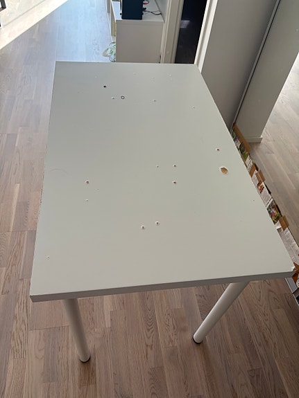 IKEA valkoinen pöytä