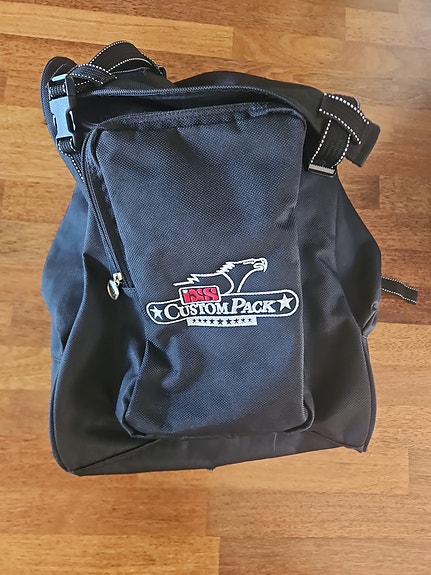 Takalaukku Customiin