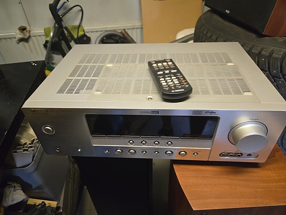 Yamaha AV-viritinvahvistin HTR-6030 ja Eltax Moviemaxx etukaiuttimet
