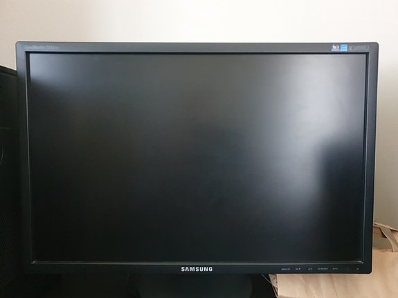 Samsung 24" näyttö