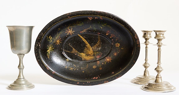Käsinmaalattu leipätarjotin, 1800-luku.