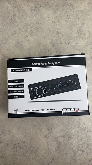 Four 4-MP100BTI autosoitin USB Bluetooth