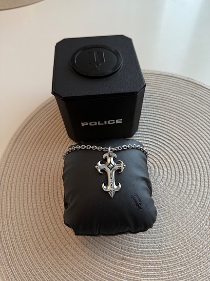 Police kaulakoru