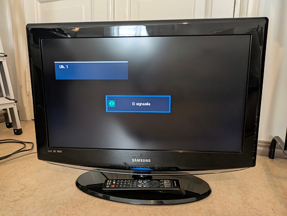 Samsung LE32R88BD 26" LCD-televisio musta