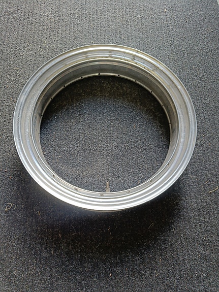 Moto Guzzi 17" vanne