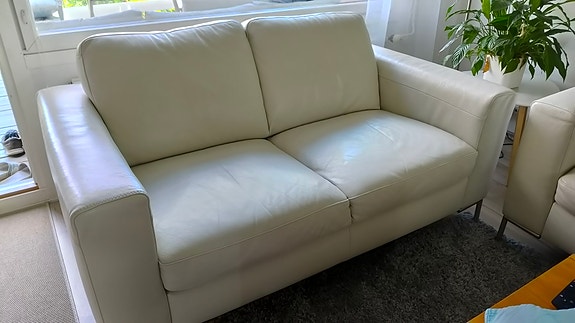 Valkoiset nahkasohvat, 2- ja 3-istuttava